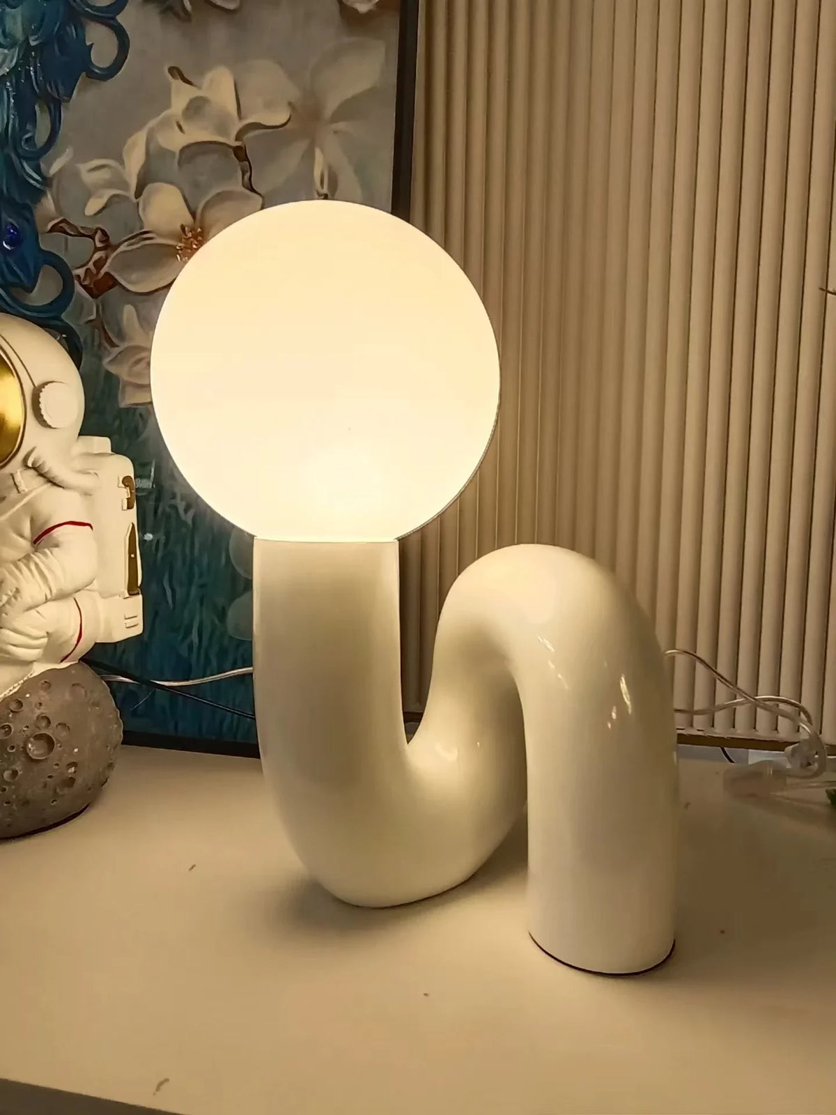 Neo Abstract Resin Table Lamp