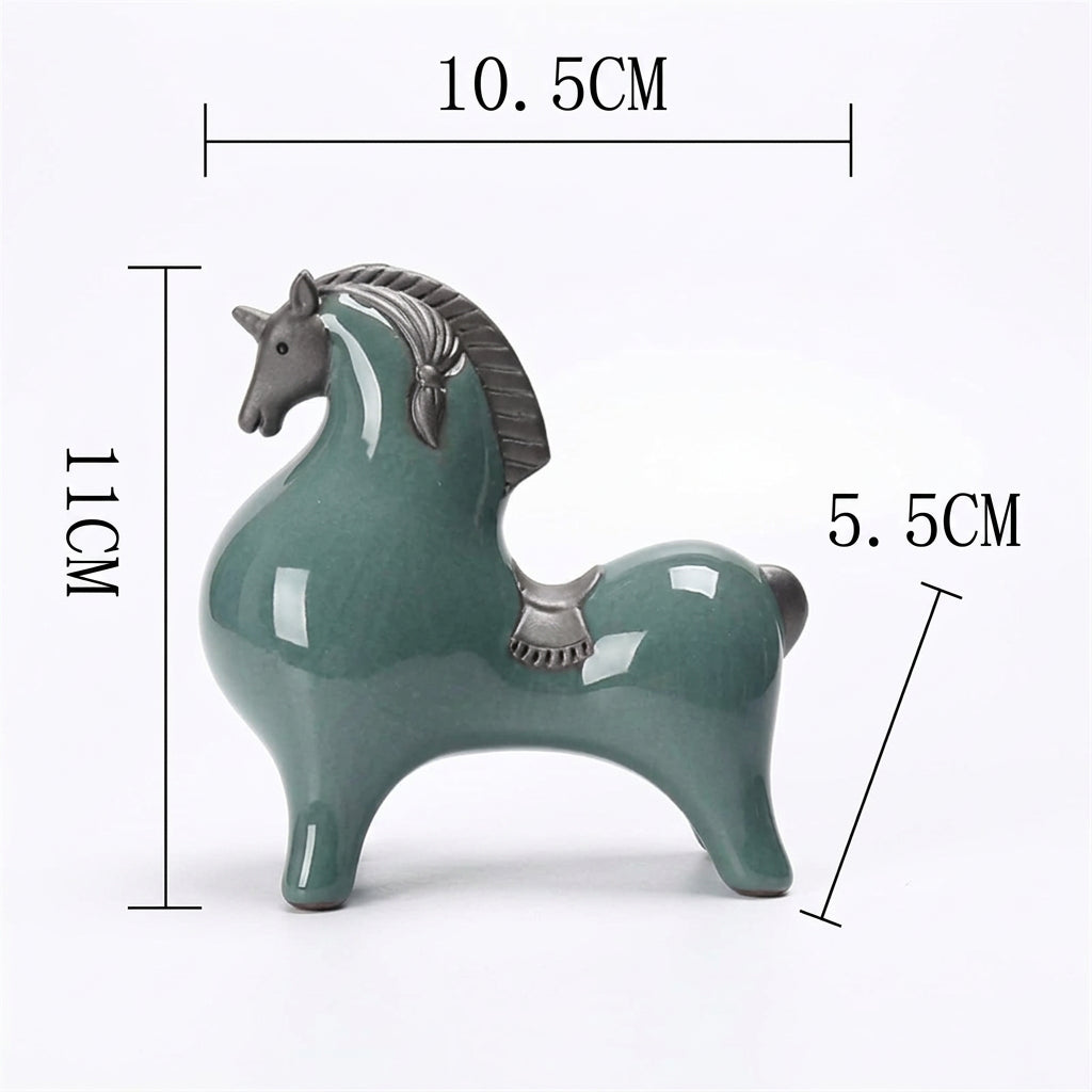 A glossy teal horse figurine shown with dimension lines and Chinese text indicating its measurements: 10.5 cm in length, 11 cm in height, and 5.