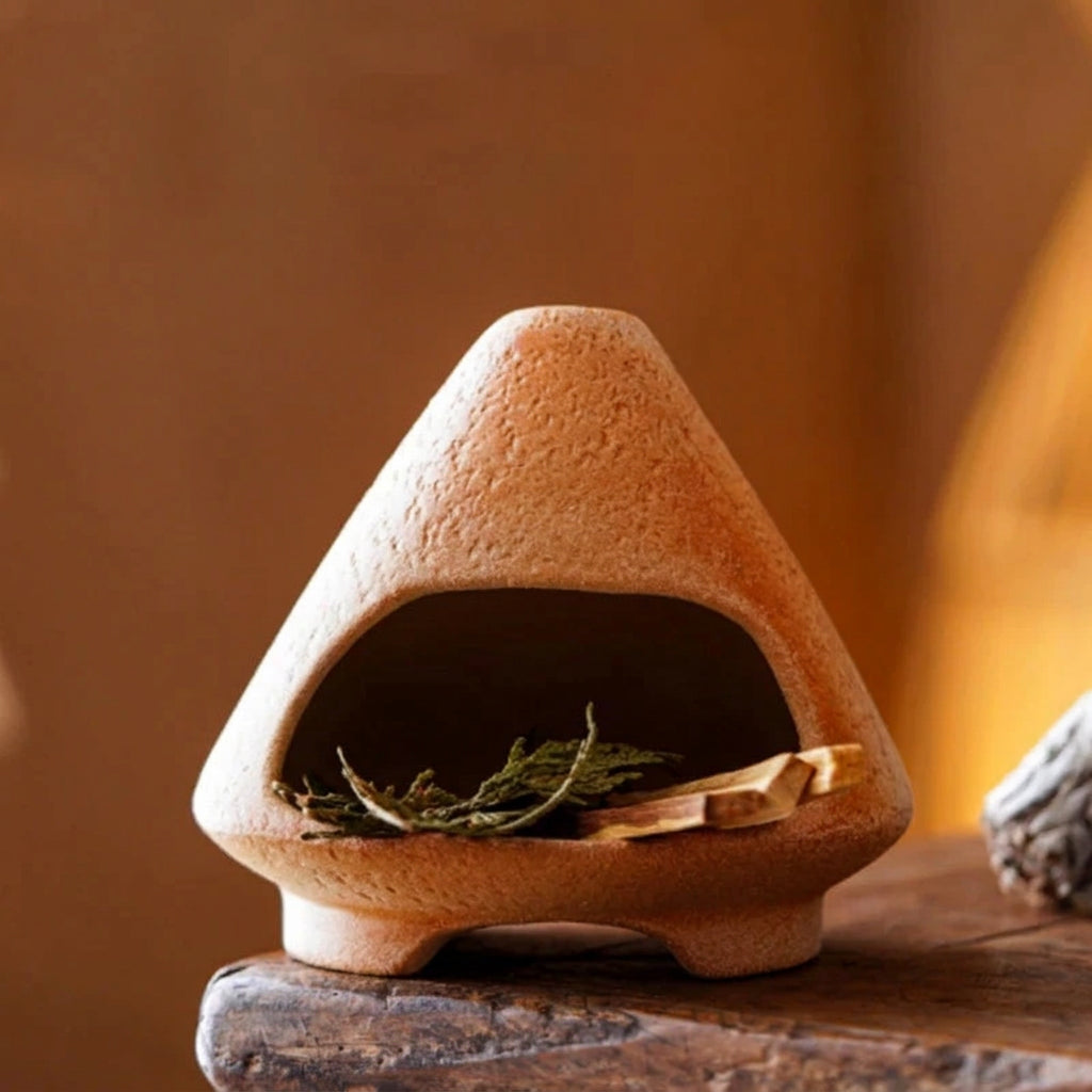 Small terracotta oven with greenery on a wooden surface, size indicated.